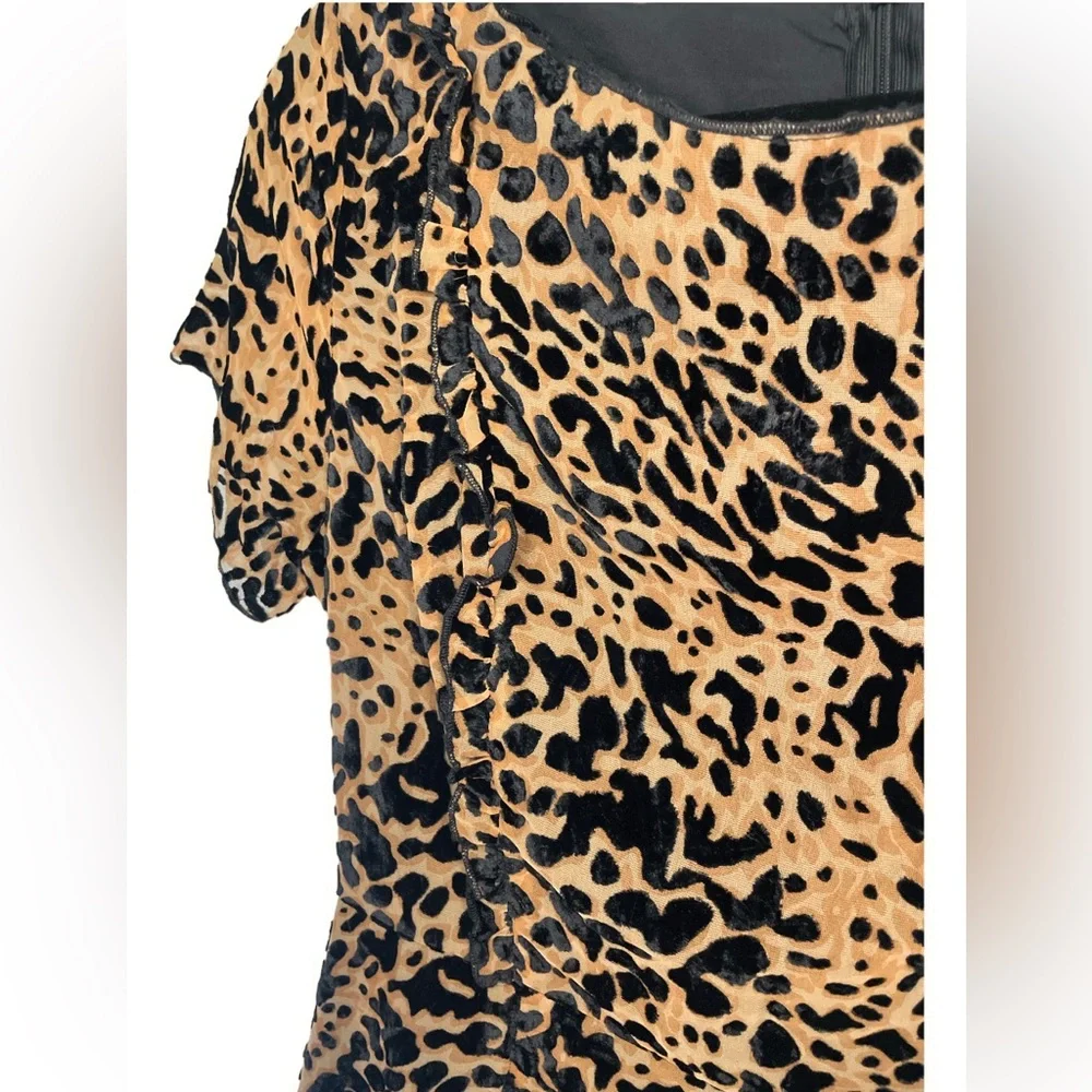 NWOT Short Sleeve Leopard Mini Dress Size M - Picture 3 of 6